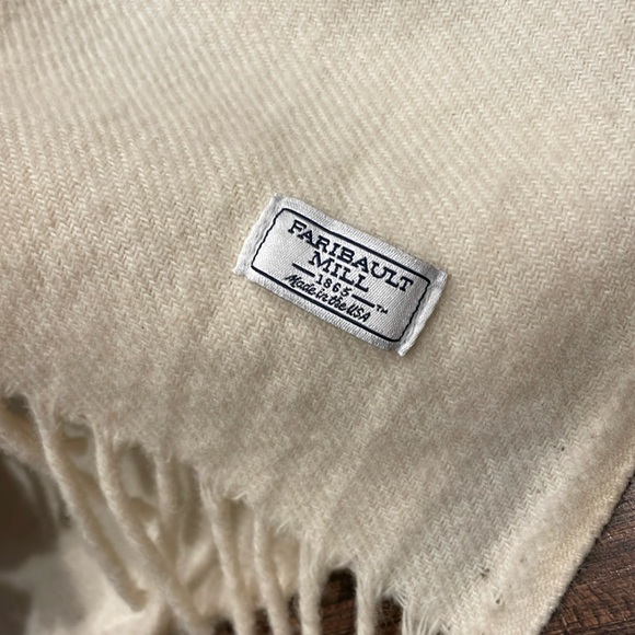 Faribault Mill - Minnehaha Falls Wool Shawl 100% Wool - Picture 2 of 4